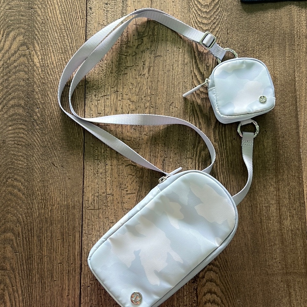 Lululemon modular phone crossbody bag never used
